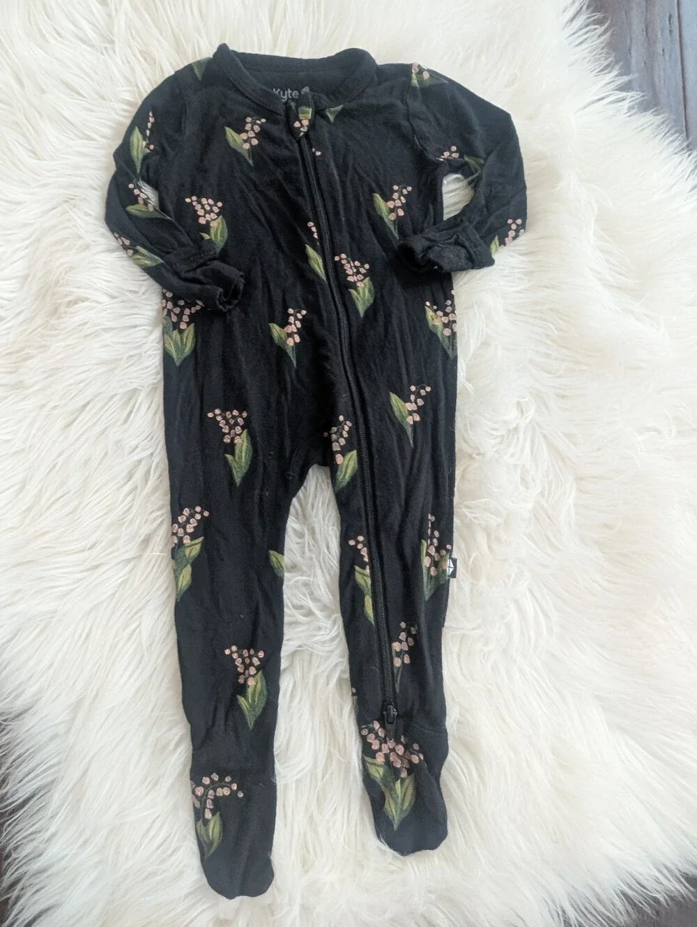 Kyte Baby Bamboo Black Floral Footed Zippered Pajamas 0-3 Months Midnight Lilly